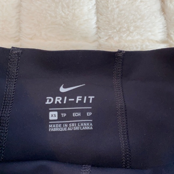 NIKE High Waisted Dry Fit Yoga Leggings - Picture 2 of 2